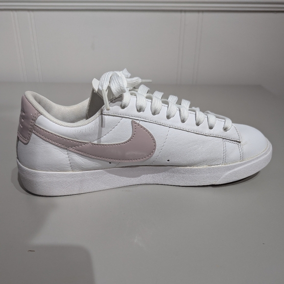 Nike Blazer Lowe LE trainer - White/Rose - size 7 women - Picture 7 of 11